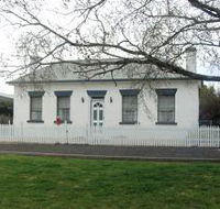 Batt's Cottage - Accommodation Main Beach
