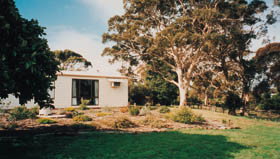R&r Country Cottage - Accommodation Main Beach 0