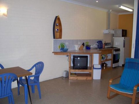 Windsurfer Beach Chalets - Accommodation Main Beach 1