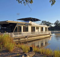 Houseboat Heaven - Accommodation Main Beach