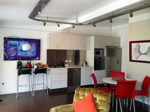 ArtHOUSE Beachfront Accommodation - Accommodation Main Beach 1