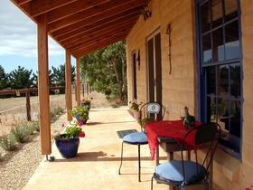 Dee's Villa - Accommodation Main Beach 0
