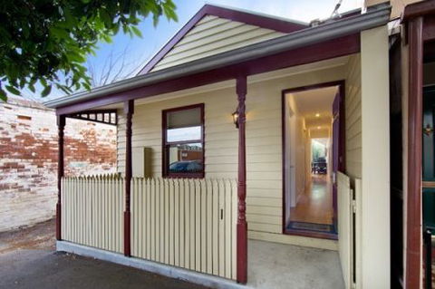Port Melbourn Cottage - Stay Innercity - Accommodation Main Beach 0