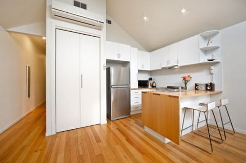 Port Melbourn Cottage - Stay Innercity - Accommodation Main Beach 1