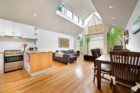 Port Melbourn Cottage - Stay Innercity - Accommodation Main Beach 2