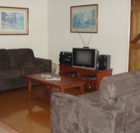 Hooters Hut And Possums Hollow - Accommodation Main Beach