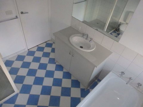 CENTREPOINT UNITS - HEIDELBERG - Accommodation Main Beach 4