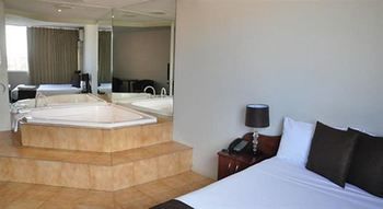 City Park Hotel - Accommodation Main Beach 3