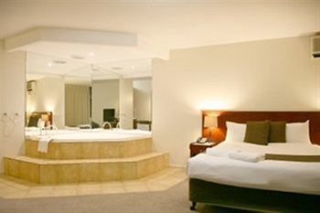 City Park Hotel - Accommodation Main Beach 10