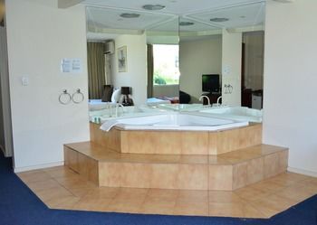 City Park Hotel - Accommodation Main Beach 17