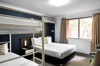 175 (formerly Wesley Lodge) - Accommodation Main Beach 6
