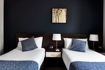 175 (formerly Wesley Lodge) - Accommodation Main Beach 10