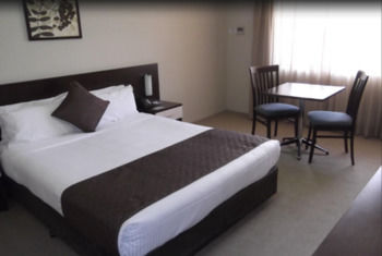 175 (formerly Wesley Lodge) - Accommodation Main Beach 17