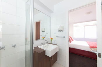 Easystay Apartments Raglan Street - Accommodation Main Beach 2