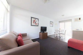Easystay Apartments Raglan Street - Accommodation Main Beach 5