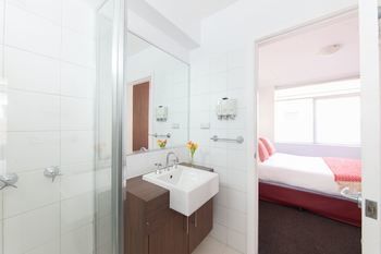 Easystay Apartments Raglan Street - Accommodation Main Beach 7