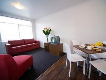 Easystay Apartments Raglan Street - Accommodation Main Beach 14