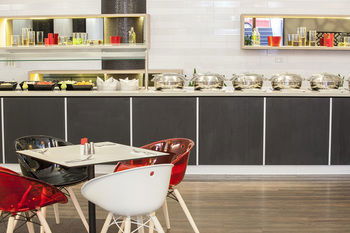 Ibis Melbourne Hotel And Apartments - Accommodation Main Beach 0