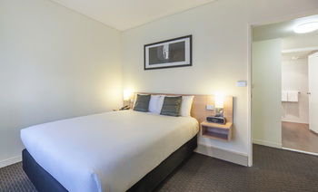 Ibis Melbourne Hotel And Apartments - Accommodation Main Beach 11