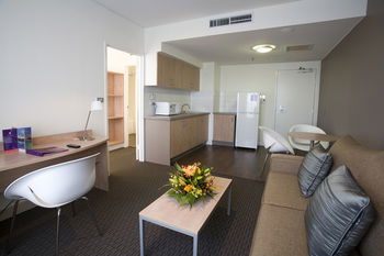 Ibis Melbourne Hotel And Apartments - Accommodation Main Beach 15