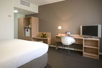 Ibis Melbourne Hotel And Apartments - Accommodation Main Beach 16