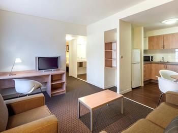 Ibis Melbourne Hotel And Apartments - Accommodation Main Beach 25
