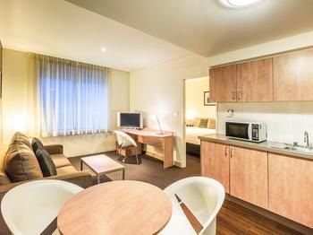 Ibis Melbourne Hotel And Apartments - Accommodation Main Beach 59