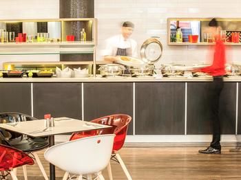 Ibis Melbourne Hotel And Apartments - Accommodation Main Beach 60