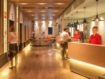 Ibis Melbourne Hotel And Apartments - Accommodation Main Beach 62