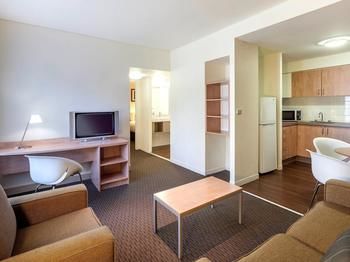 Ibis Melbourne Hotel And Apartments - Accommodation Main Beach 65