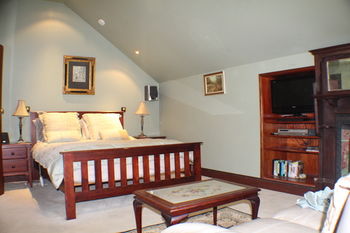 Storey Grange - Accommodation Main Beach 31