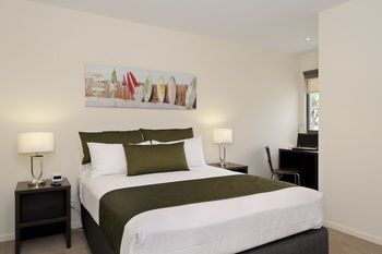 Apartments @ Glen Central ViQi - Accommodation Main Beach 11