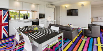 ADGE Boutique Apartment Hotel - Accommodation Main Beach 7