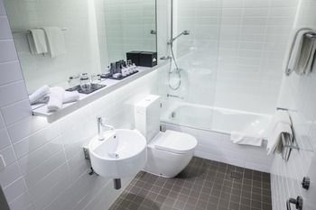 ADGE Boutique Apartment Hotel - Accommodation Main Beach 13