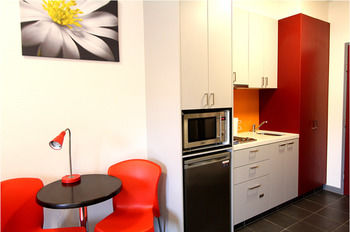 Alston Apartments Hotel - Accommodation Main Beach 8