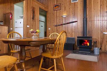 Eagleview Resort - Accommodation Main Beach 7