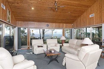 Eagleview Resort - Accommodation Main Beach 12