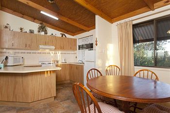 Eagleview Resort - Accommodation Main Beach 13