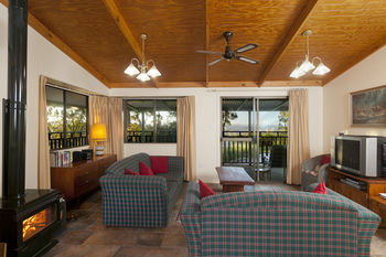 Eagleview Resort - Accommodation Main Beach 32