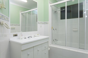 Eagleview Resort - Accommodation Main Beach 37