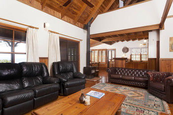 Eagleview Resort - Accommodation Main Beach 52