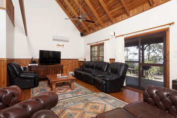 Eagleview Resort - Accommodation Main Beach 65