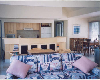 Eagleview Resort - Accommodation Main Beach 70