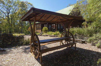 Eagleview Resort - Accommodation Main Beach 76