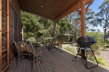 Eagleview Resort - Accommodation Main Beach 83