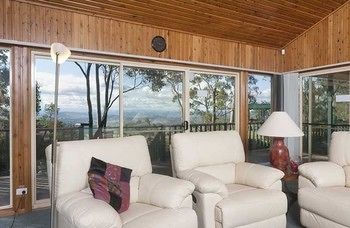 Eagleview Resort - Accommodation Main Beach 89