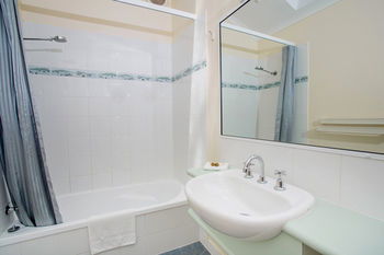 Ingenia Holidays Lake Macquarie - Accommodation Main Beach 14
