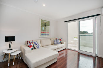 Newtown Mews - Accommodation Main Beach 8