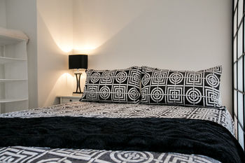 Newtown Mews - Accommodation Main Beach 9
