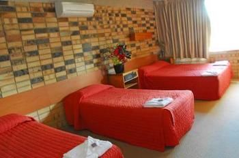 Palms Hotel Motel Chullora - Accommodation Main Beach 0